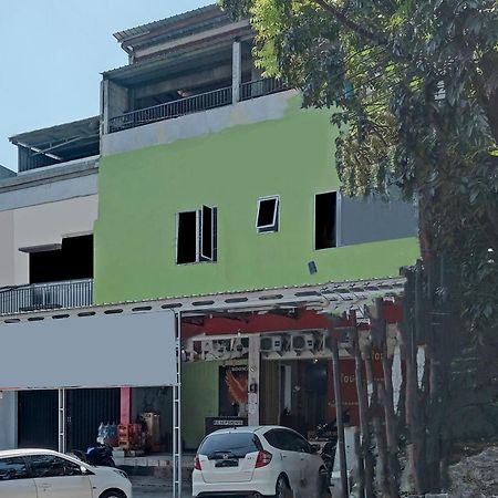 Oyo Life 92877 Hotel Rainbow 7296 Semarang Dış mekan fotoğraf
