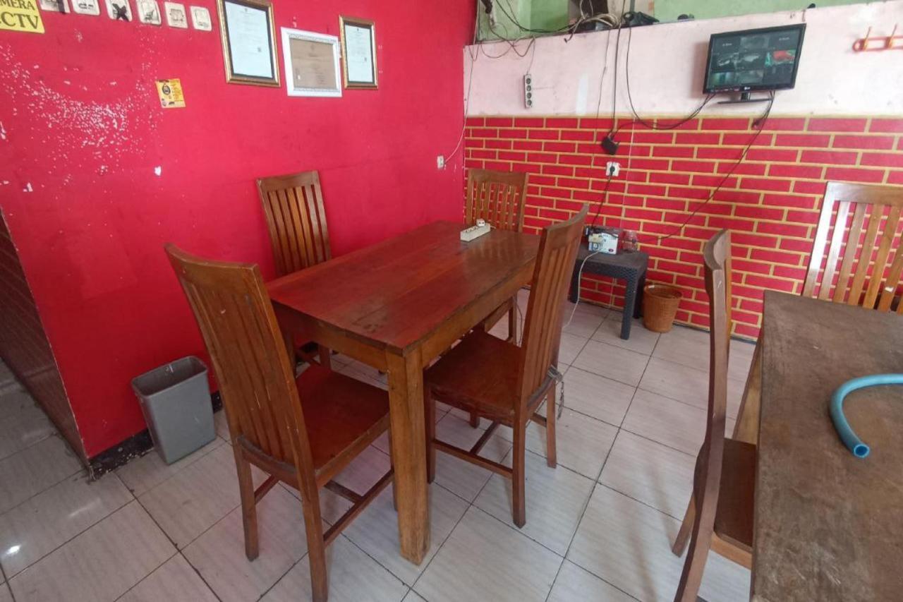 Oyo Life 92877 Hotel Rainbow 7296 Semarang Dış mekan fotoğraf