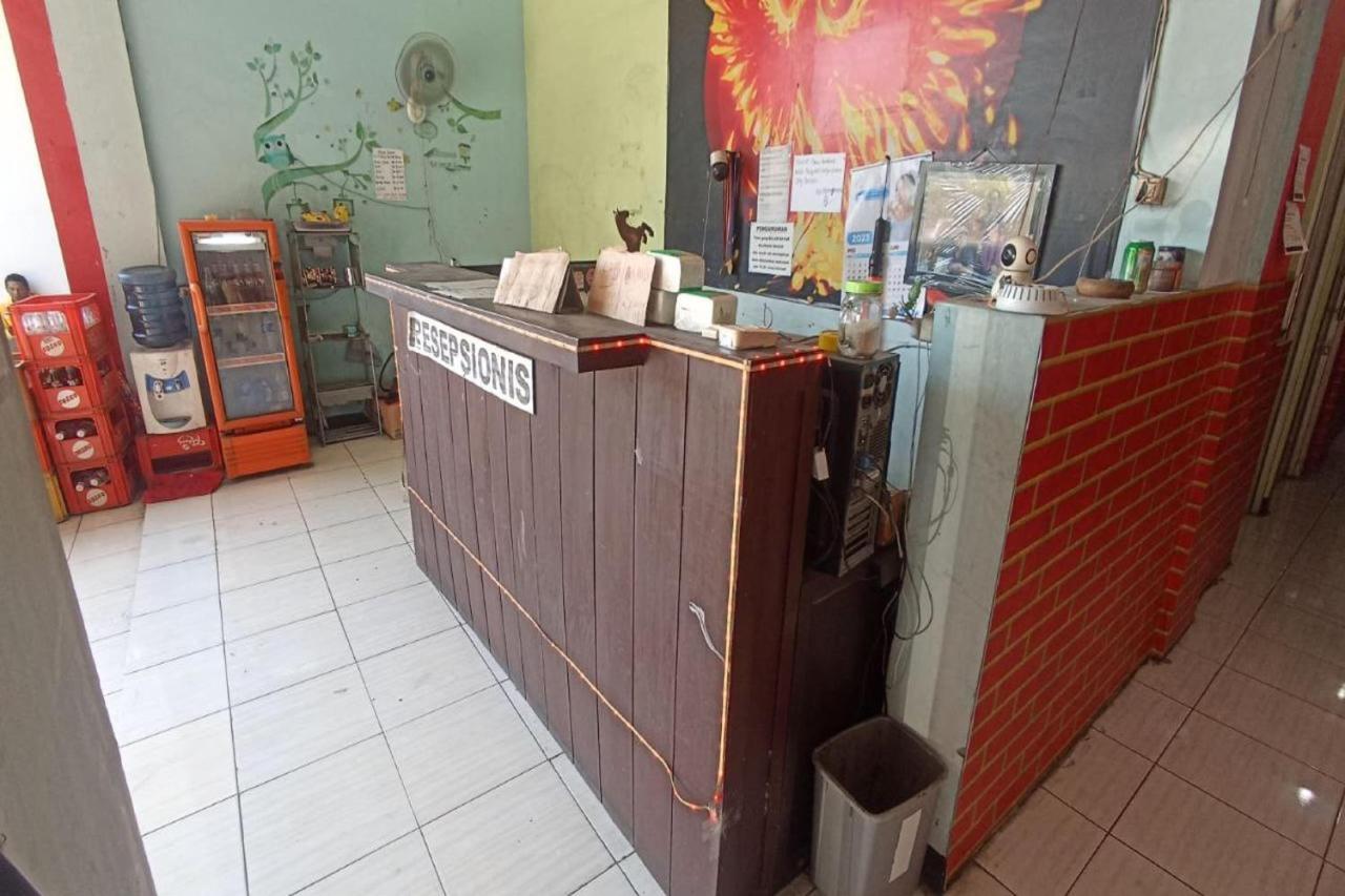 Oyo Life 92877 Hotel Rainbow 7296 Semarang Dış mekan fotoğraf