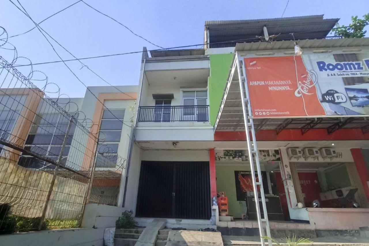 Oyo Life 92877 Hotel Rainbow 7296 Semarang Dış mekan fotoğraf