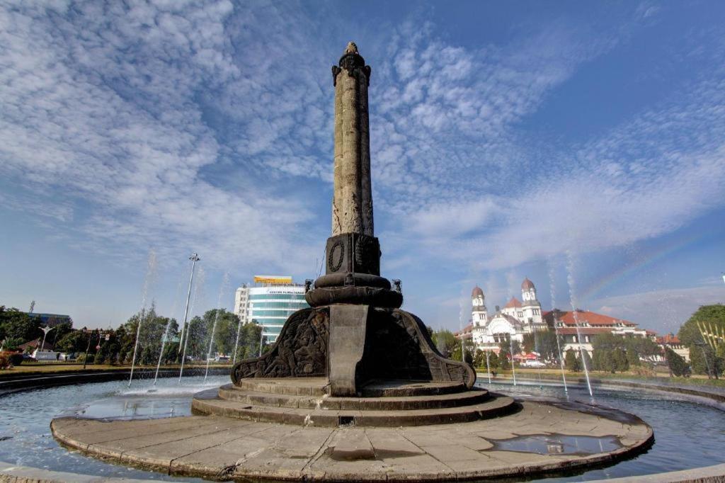 Oyo Life 92877 Hotel Rainbow 7296 Semarang Dış mekan fotoğraf