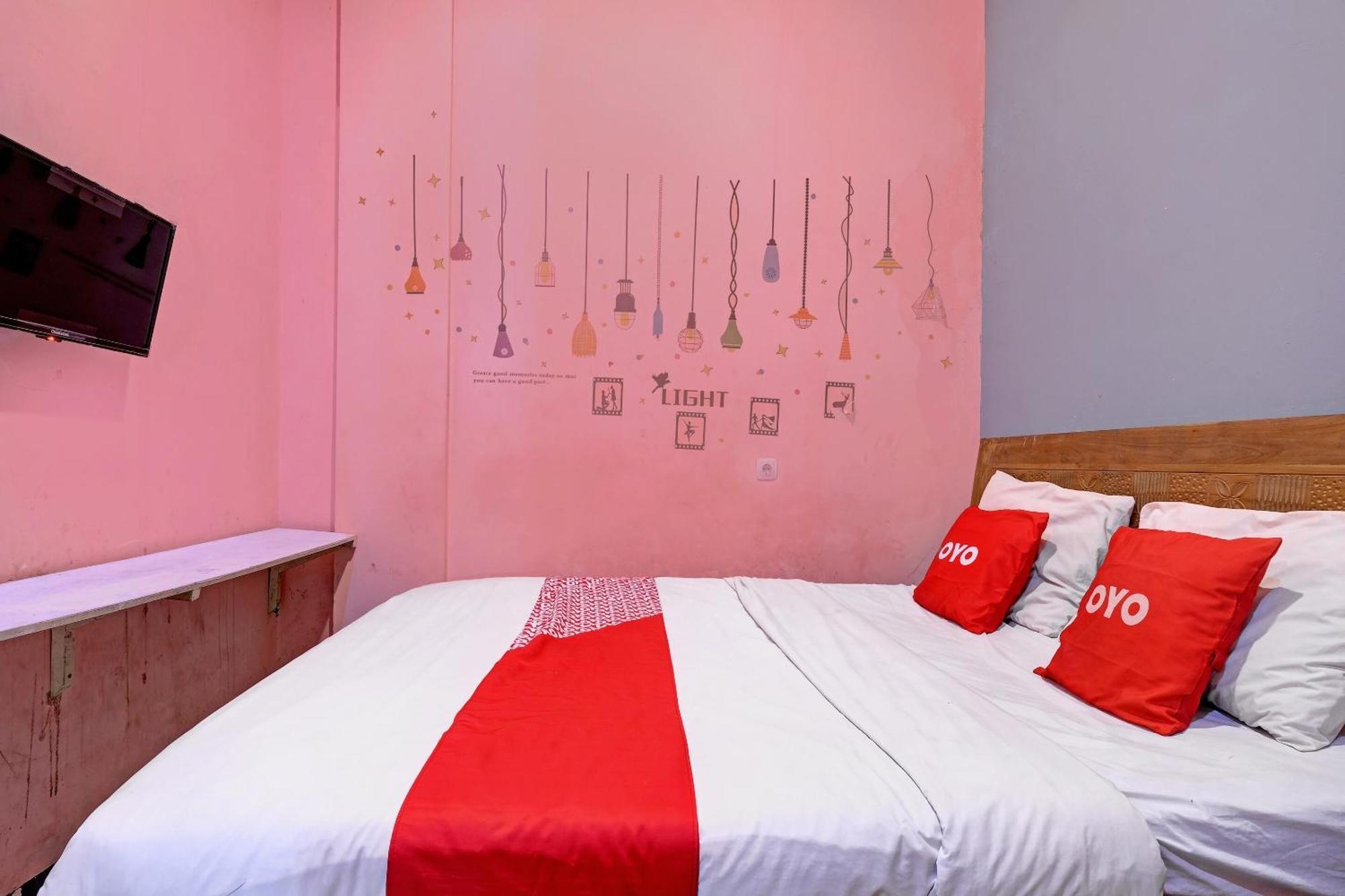 Oyo Life 92877 Hotel Rainbow 7296 Semarang Dış mekan fotoğraf