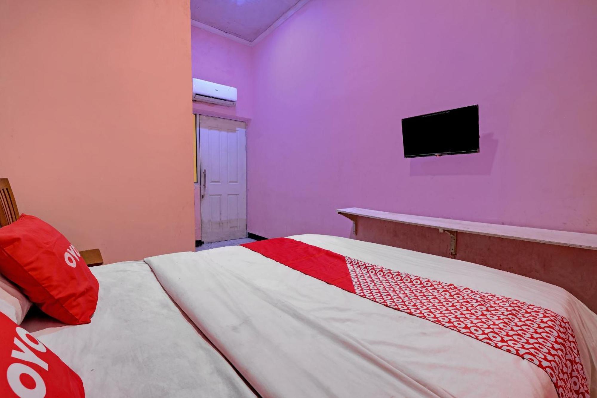 Oyo Life 92877 Hotel Rainbow 7296 Semarang Dış mekan fotoğraf