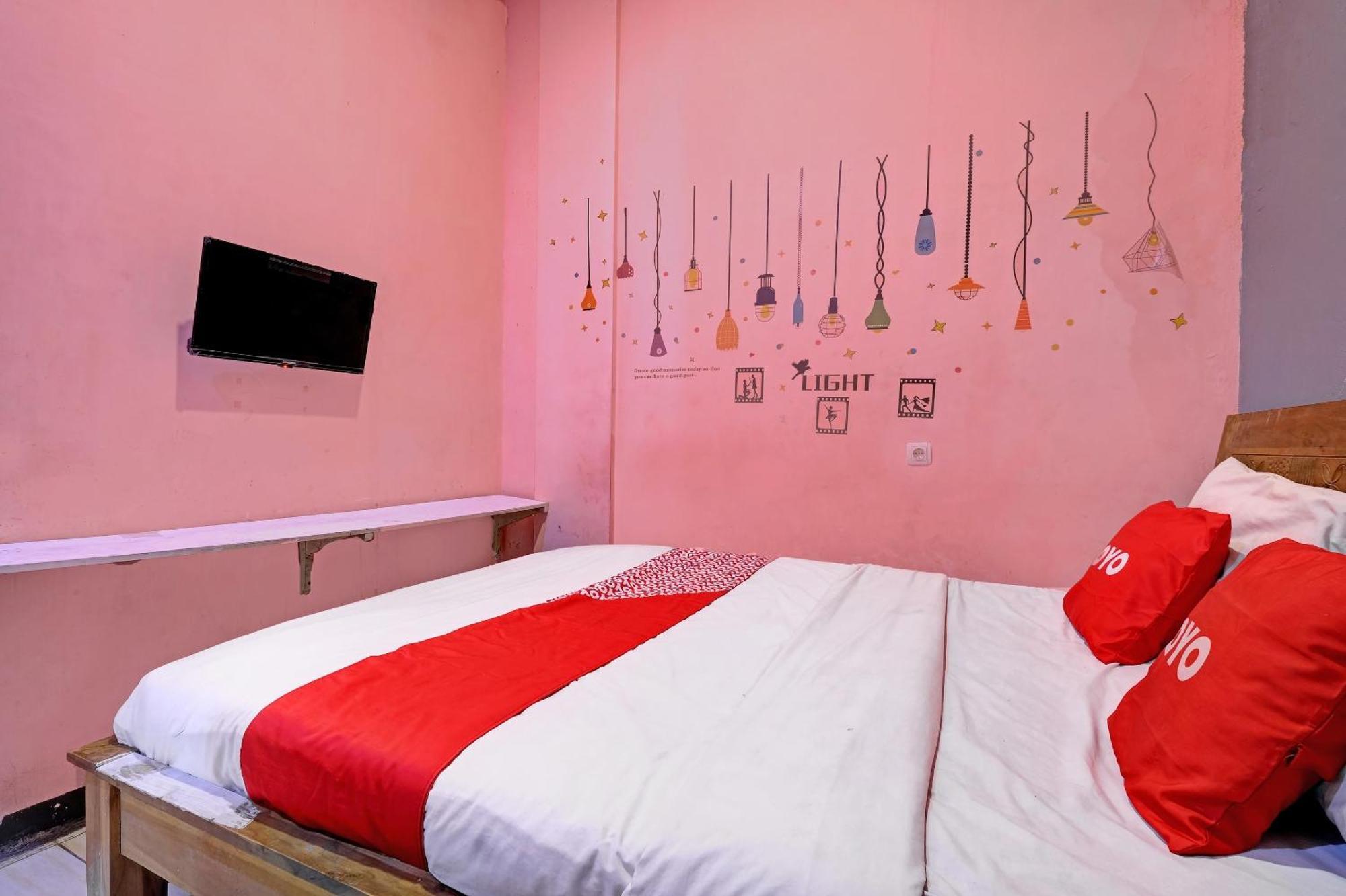 Oyo Life 92877 Hotel Rainbow 7296 Semarang Dış mekan fotoğraf