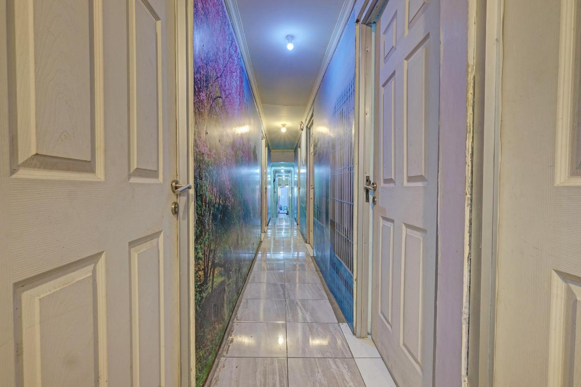 Oyo Life 92877 Hotel Rainbow 7296 Semarang Dış mekan fotoğraf