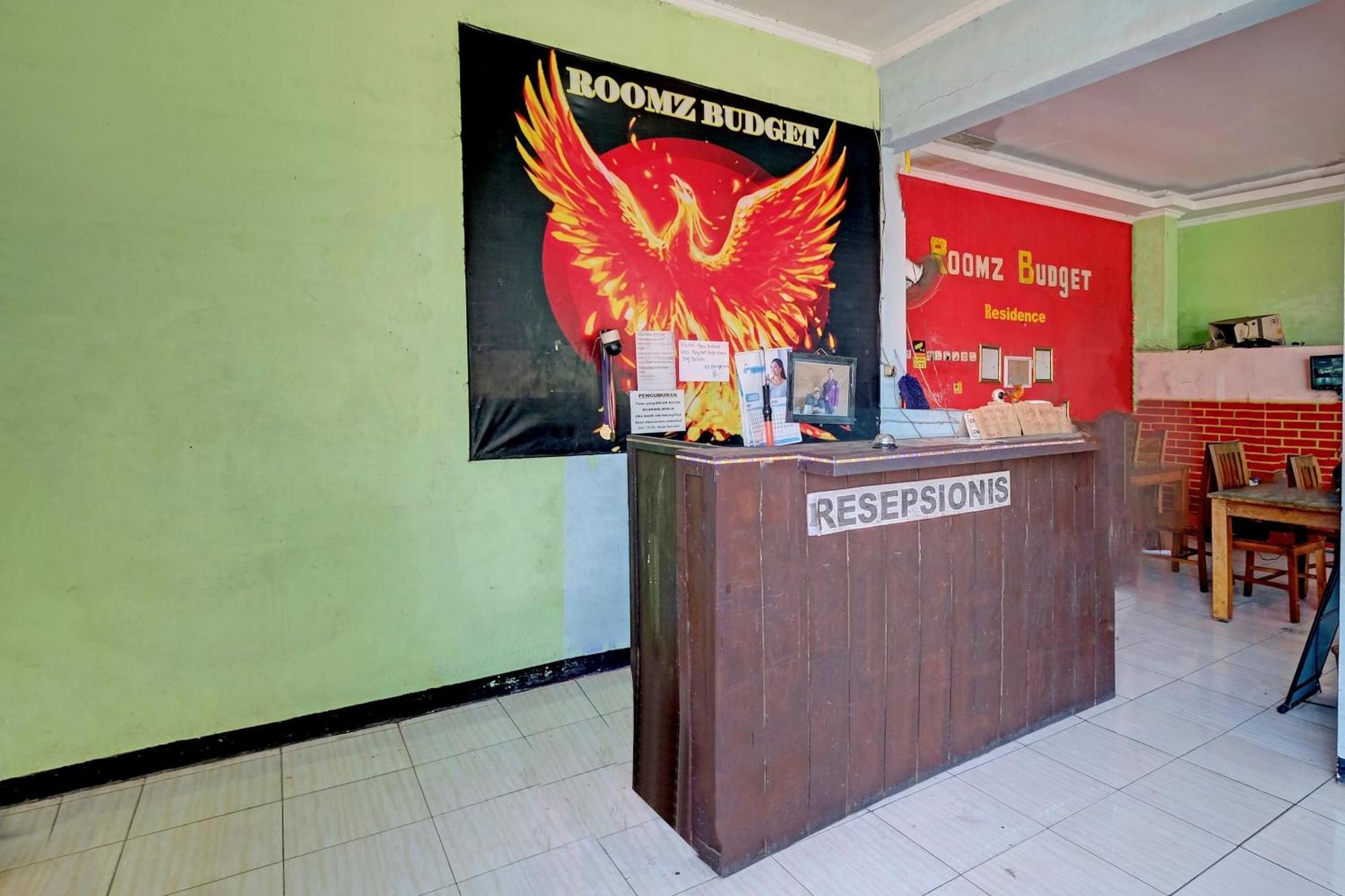 Oyo Life 92877 Hotel Rainbow 7296 Semarang Dış mekan fotoğraf