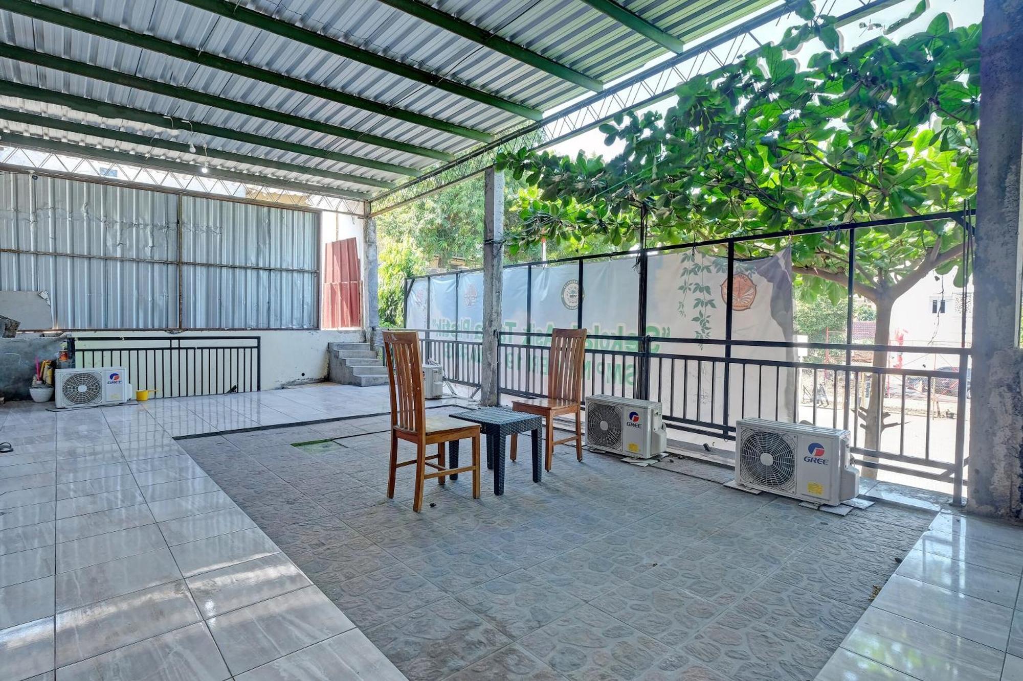 Oyo Life 92877 Hotel Rainbow 7296 Semarang Dış mekan fotoğraf