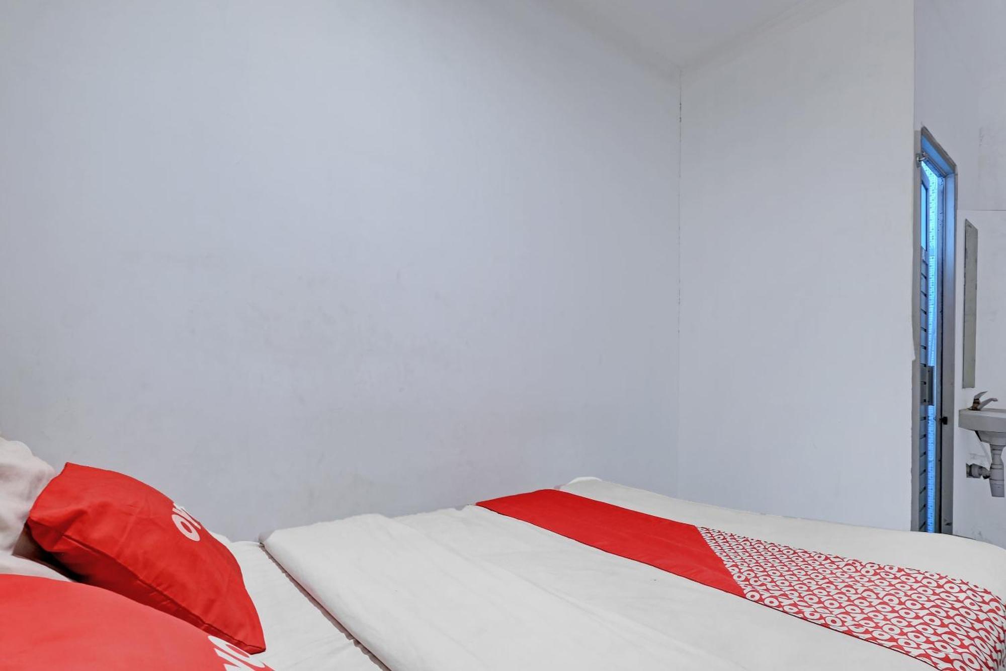Oyo Life 92877 Hotel Rainbow 7296 Semarang Dış mekan fotoğraf